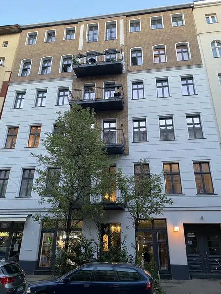 Helle möblierte Traumwohnung in Bestlage Gräfekiez im 4ten OG — photo 1
